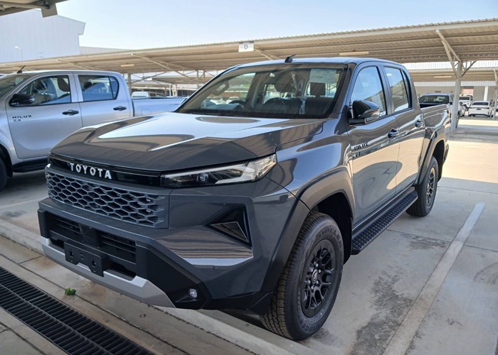 TOYOTA HILUX TRAVO