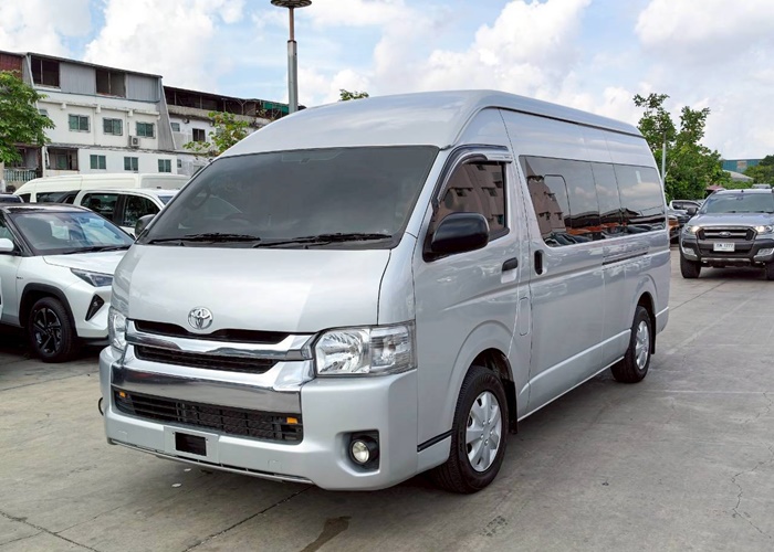 TOYOTA COMMUTER