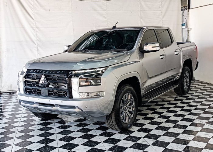MITSUBISHI Triton