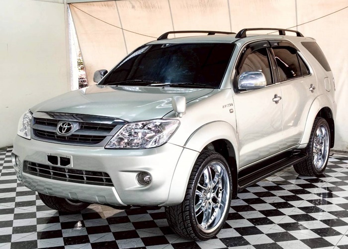TOYOTA Fortuner