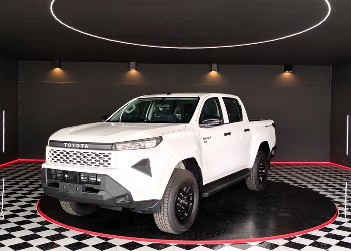 TOYOTA Hilux TRAVO