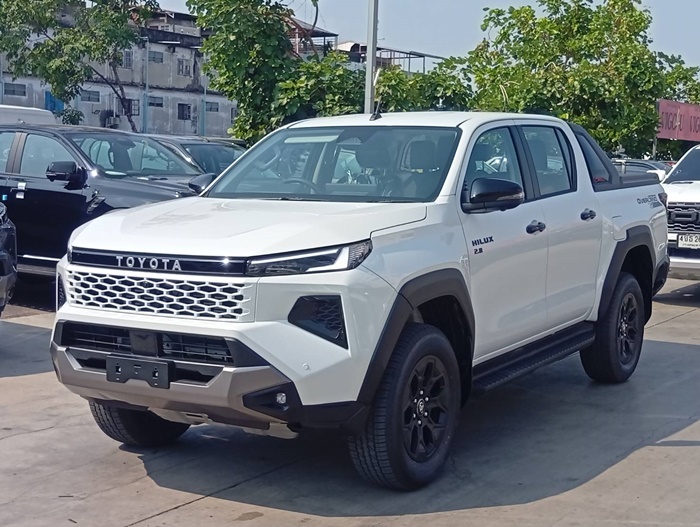 TOYOTA TRAVO OVERLAND