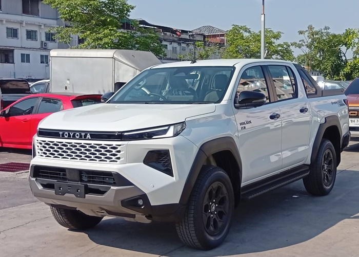 TOYOTA TRAVO OVERLAND