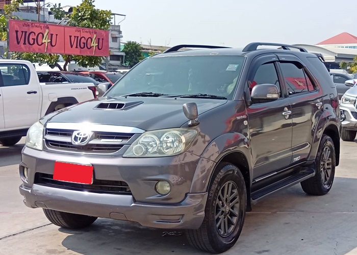 TOYOTA Fortuner