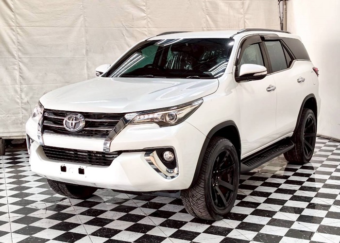 TOYOTA Fortuner