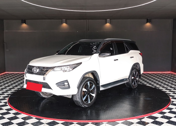 TOYOTA Fortuner