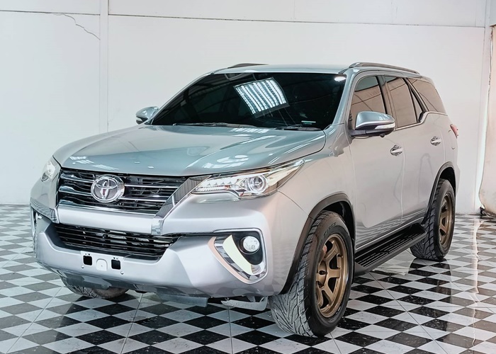 TOYOTA Fortuner