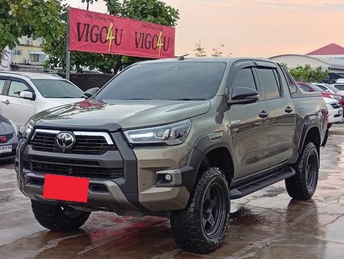 TOYOTA Hilux