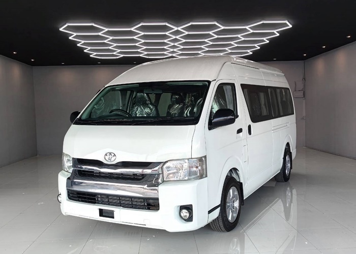 TOYOTA COMMUTER