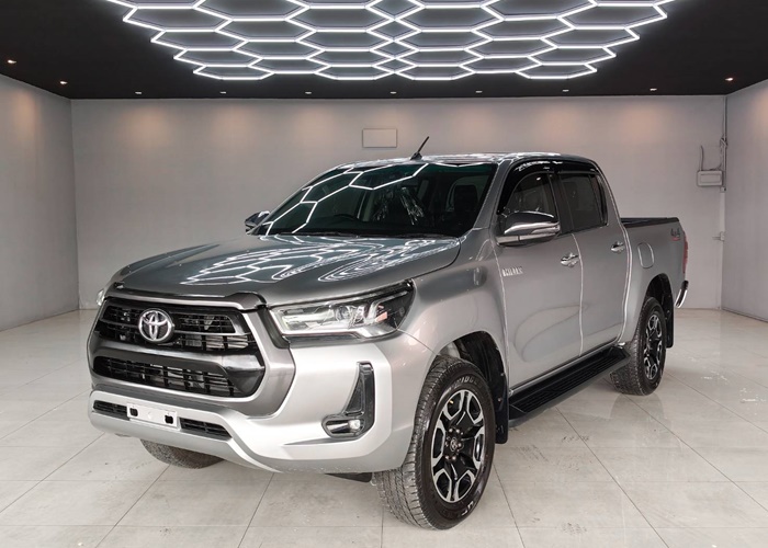 TOYOTA HILUX REVO