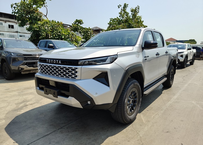 TOYOTA HILUX TRAVO PREMLUM