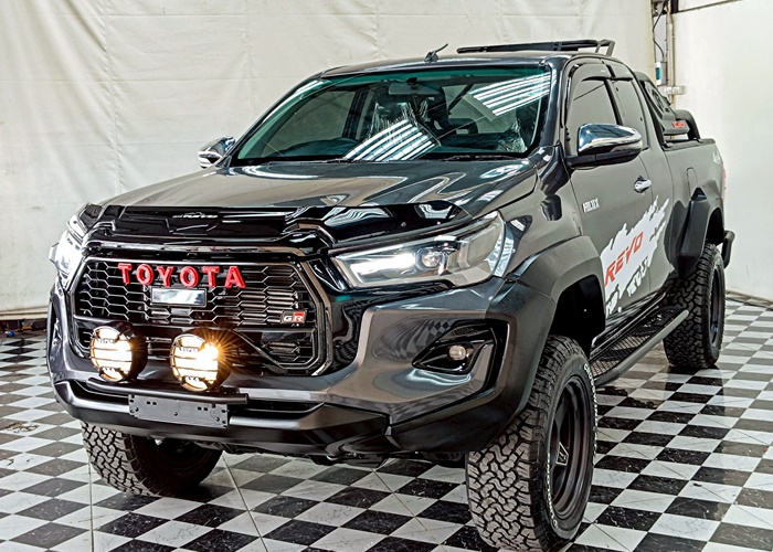 TOYOTA Hilux