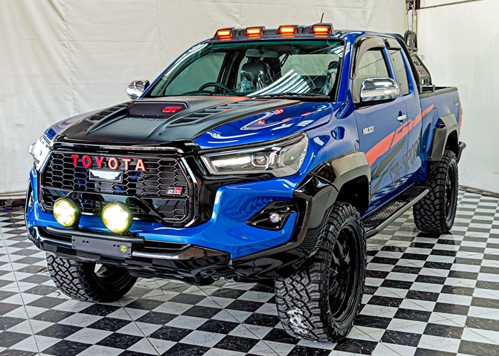 TOYOTA Hilux