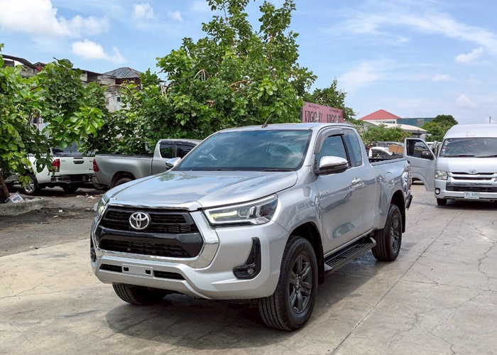 TOYOTA Hilux
