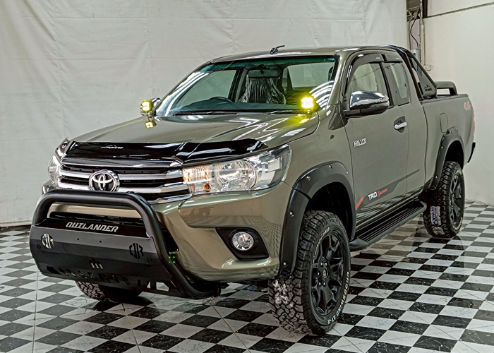 TOYOTA Hilux