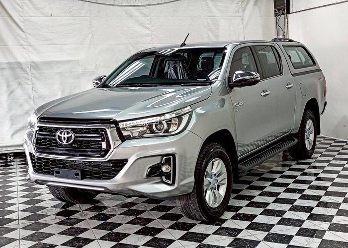TOYOTA Hilux