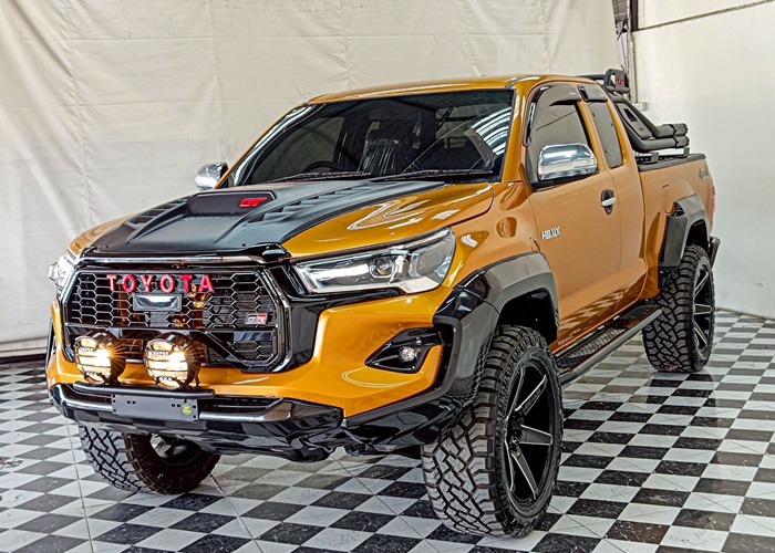 TOYOTA Hilux