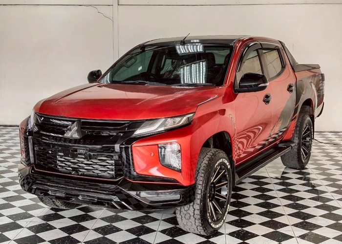 MITSUBISHI Triton