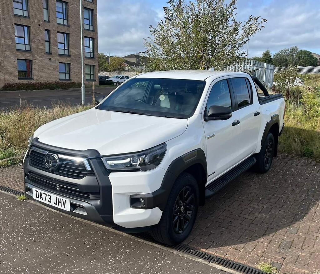 TOYOTA Hilux
