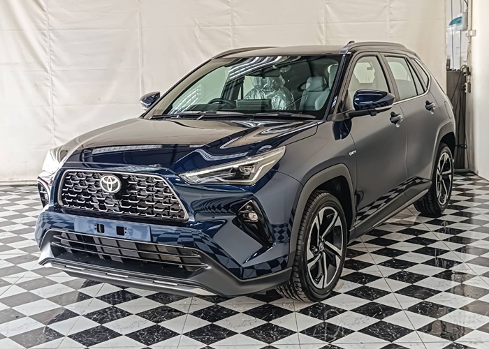 TOYOTA CROSS