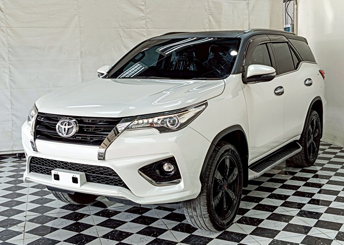 TOYOTA Fortuner