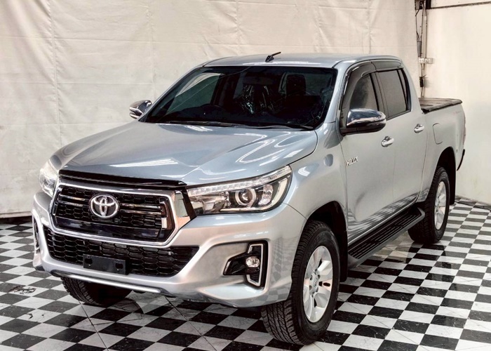 TOYOTA Hilux