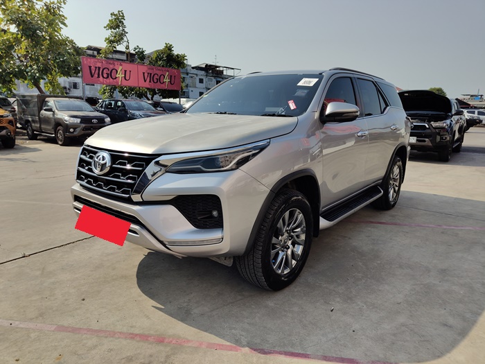 TOYOTA Fortuner