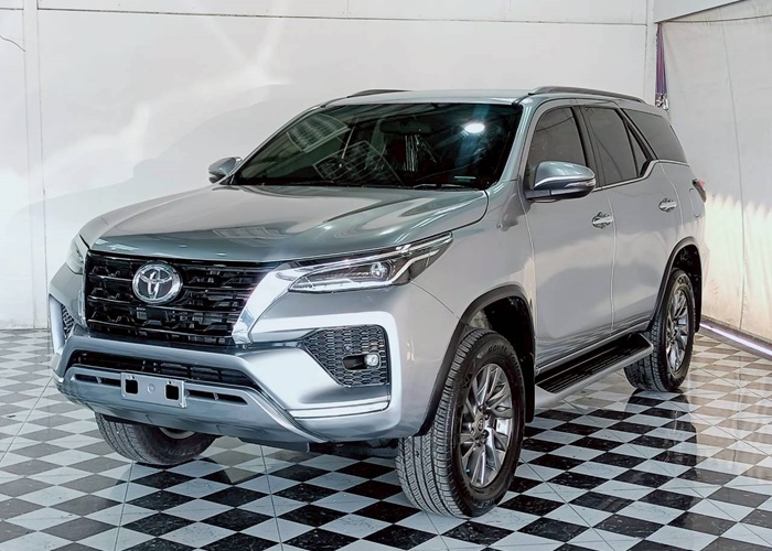 TOYOTA Fortuner