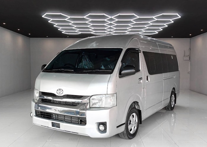 TOYOTA COMMUTER