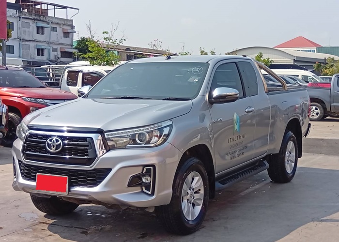 TOYOTA Hilux