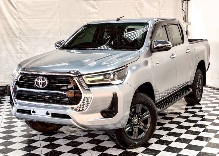 TOYOTA Hilux