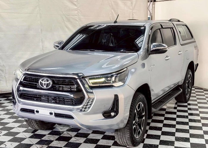 TOYOTA Hilux