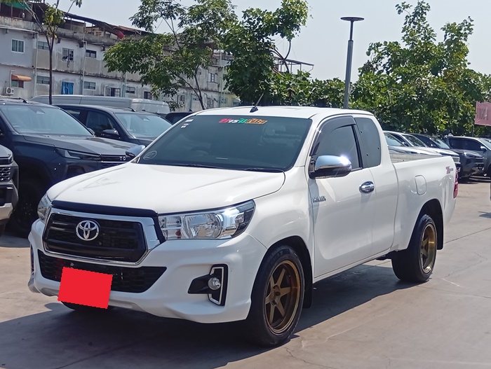 TOYOTA Hilux