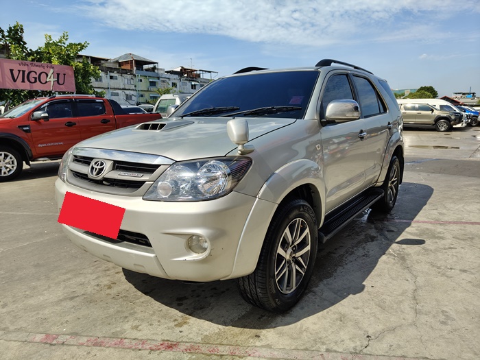 TOYOTA Fortuner