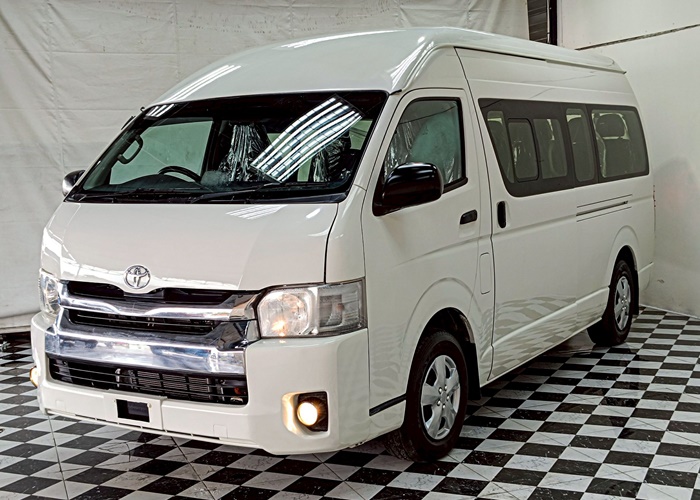 TOYOTA COMMUTER