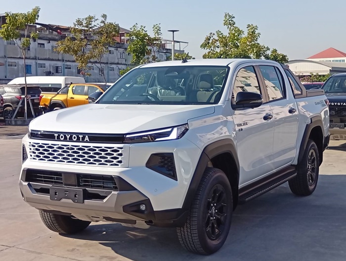 TOYOTA TRAVO OVERLAND