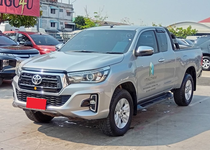 TOYOTA Hilux