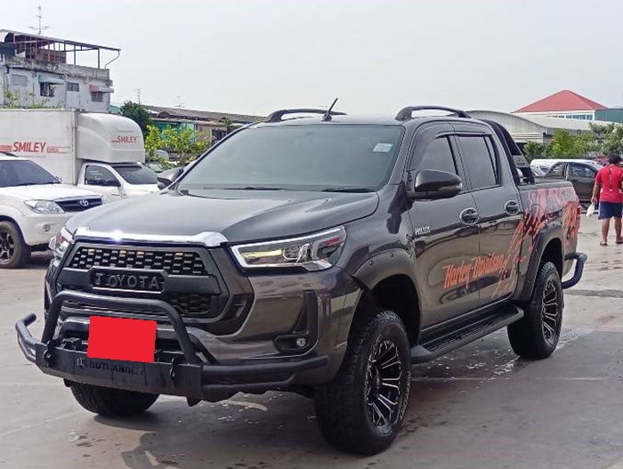TOYOTA Hilux