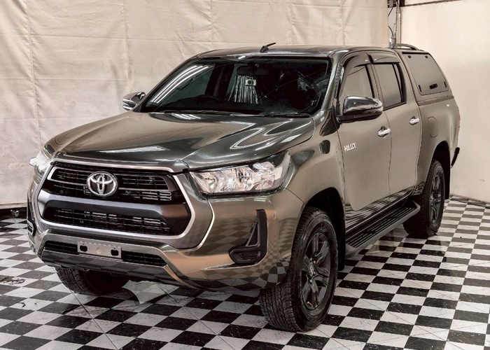 TOYOTA Hilux