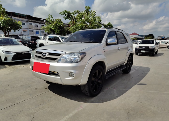 TOYOTA Fortuner