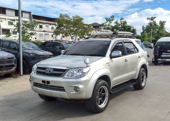 TOYOTA Fortuner