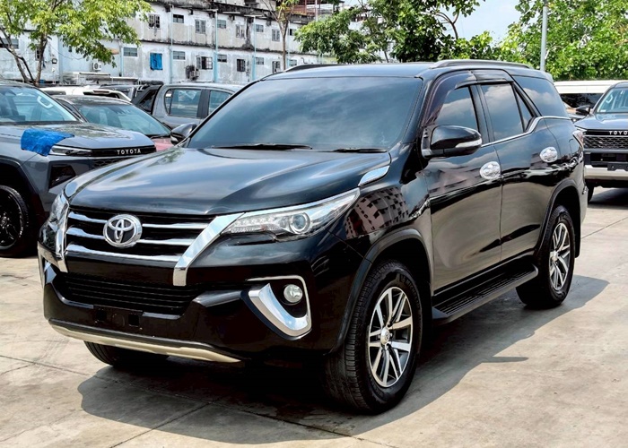 TOYOTA Fortuner