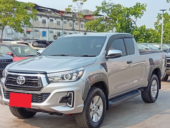 TOYOTA Hilux