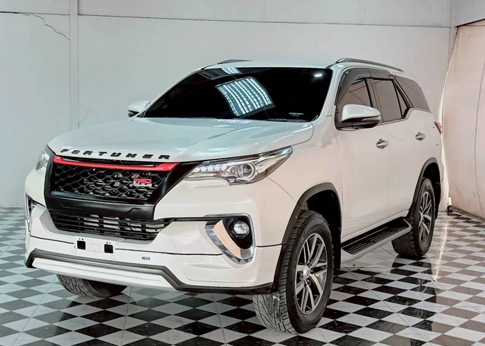 TOYOTA Fortuner