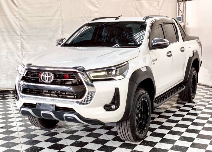 TOYOTA Hilux