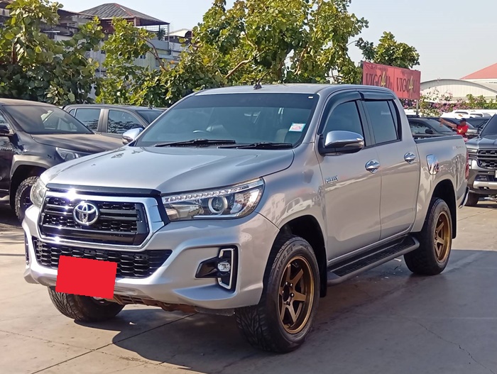 TOYOTA Hilux