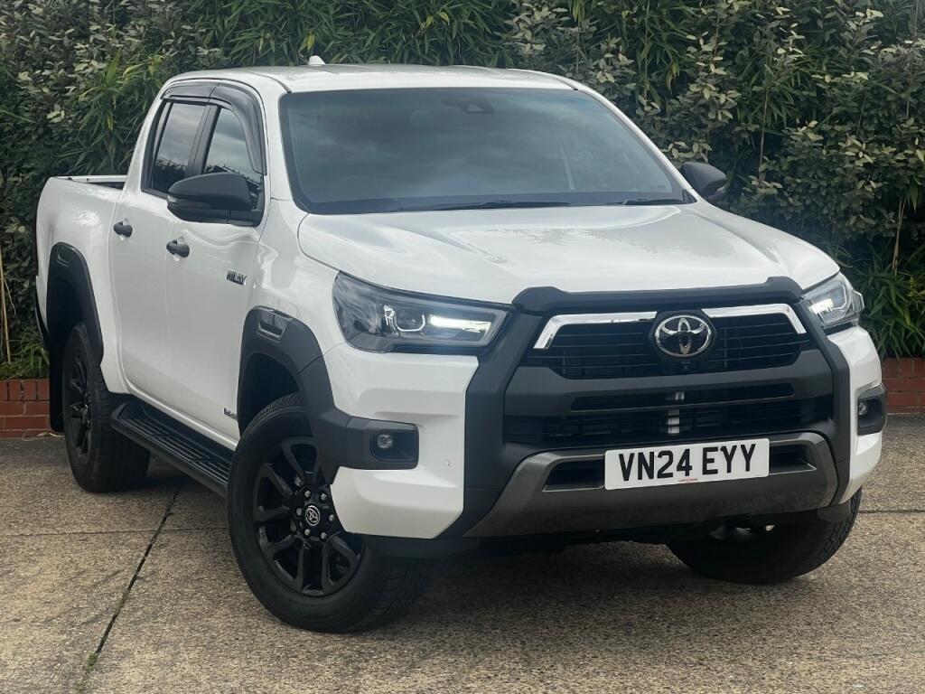 TOYOTA Hilux