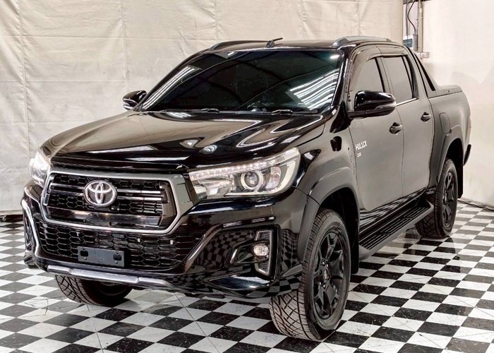 TOYOTA Hilux