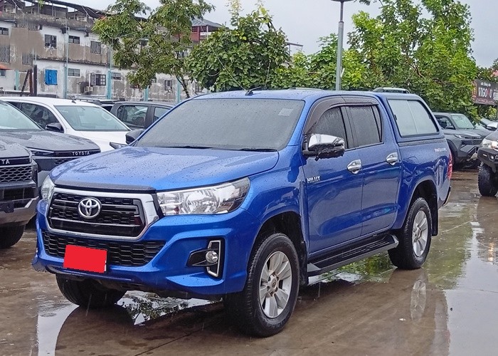 TOYOTA Hilux