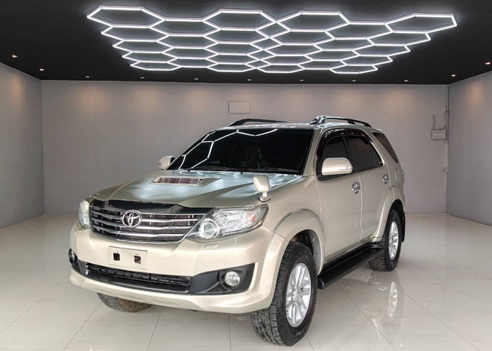 TOYOTA Fortuner